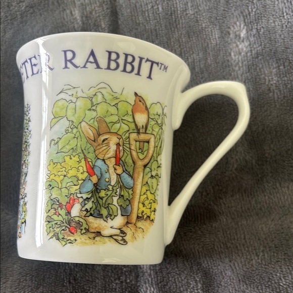 Peter Rabbit Ceramic Mug - Picture 6 of 7
